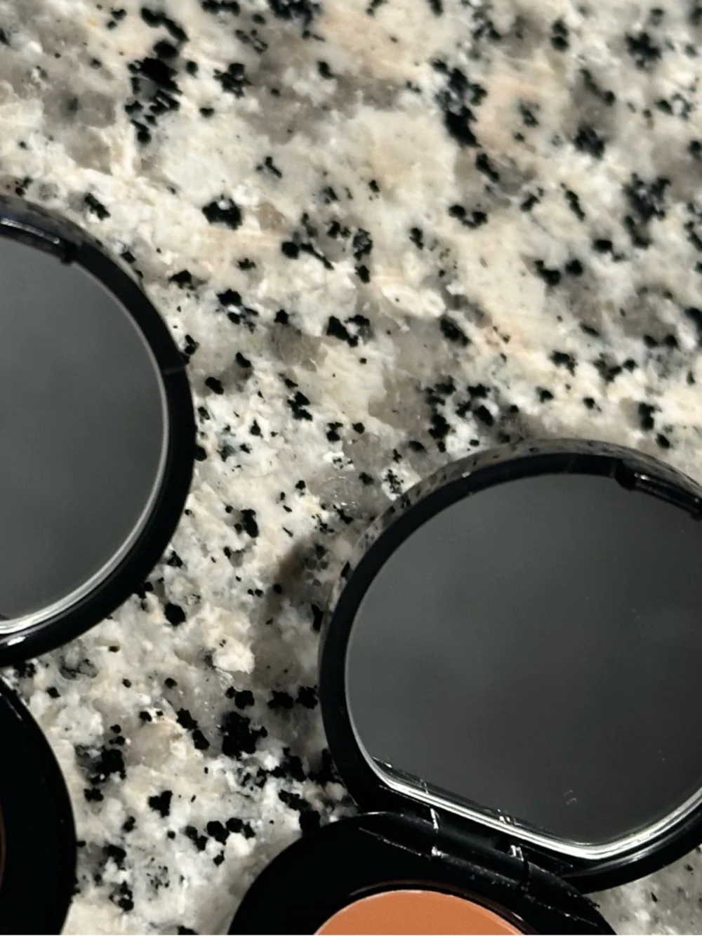 $60! Bobbi Brown Cream Corrector Duo Pot Deep Bisque. UNUSED, FREE SHIPPING!